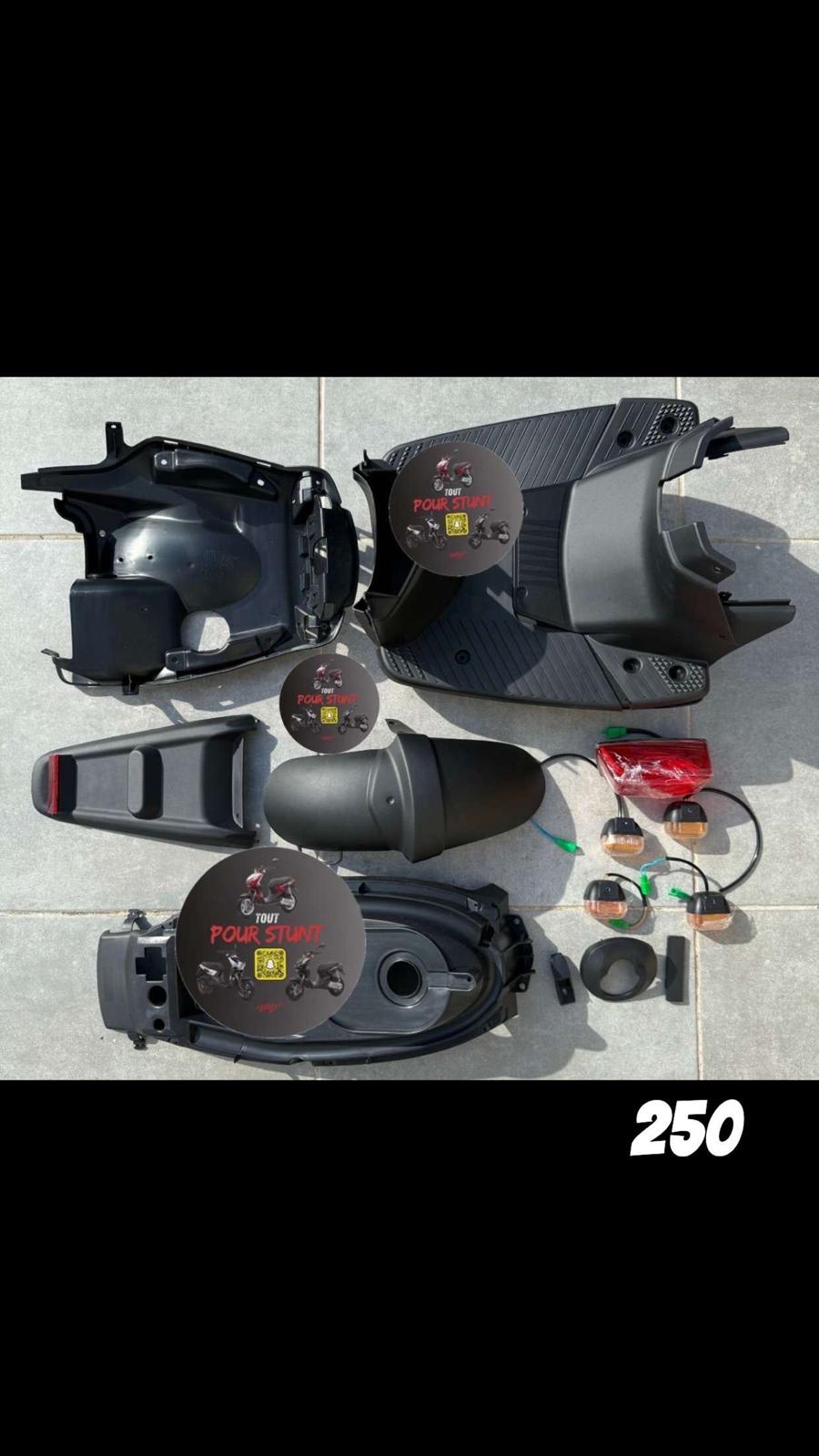 Kit Plastique 11 Pièces Noir Mat pour MBK Stunt / Yamaha Slider